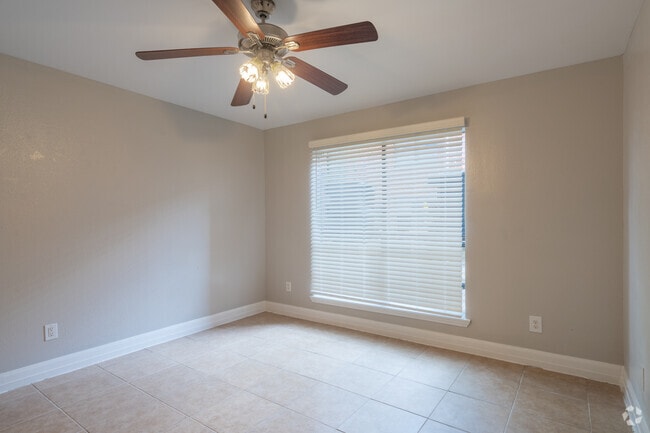 1BR, 1BA - 671SF - Serena Oaks Apartments