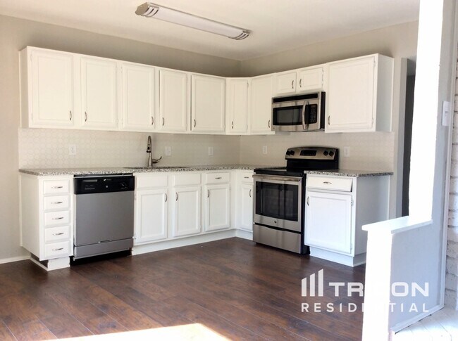 Building Photo - 4121 Blackwillow Dr
