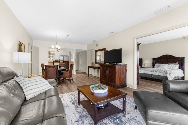 Building Photo - Furnished Resort 2/2 Condo, on Golf Course, Lake Views