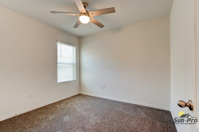Building Photo - 507 Armoyan Wy