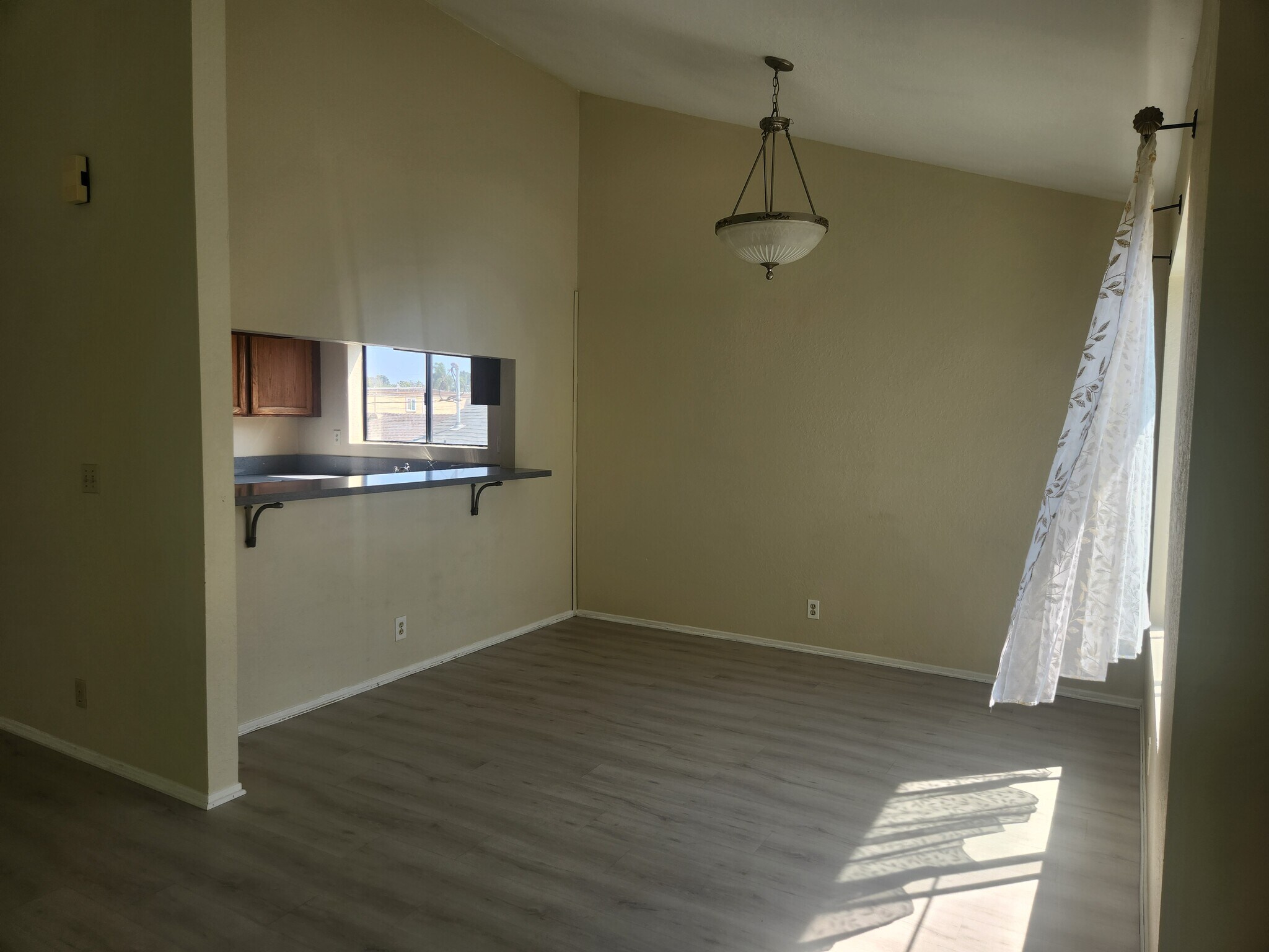 Building Photo - 1208 Roswell Ave