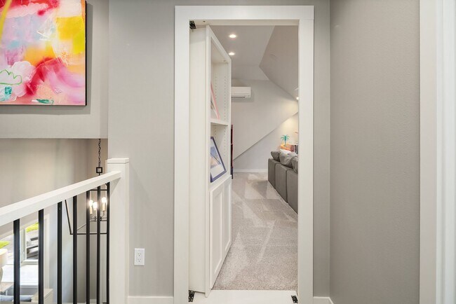 Building Photo - Furnished Redmond Home | Short-Term 3–6 Month Lease | Avail Now!