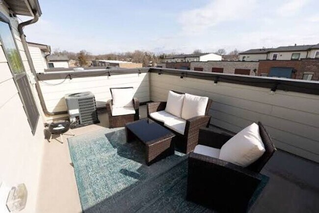 Building Photo - Available Now! Discover urban living at its finest in this 4-level gem!