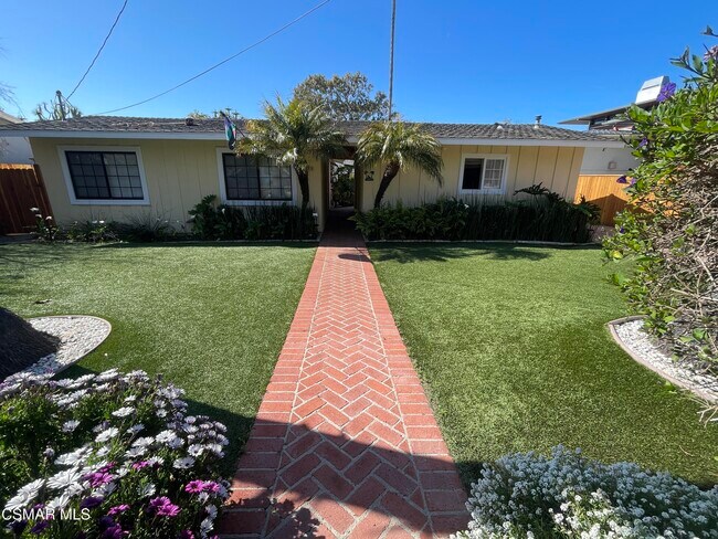 Building Photo - 5573 Calle Arena