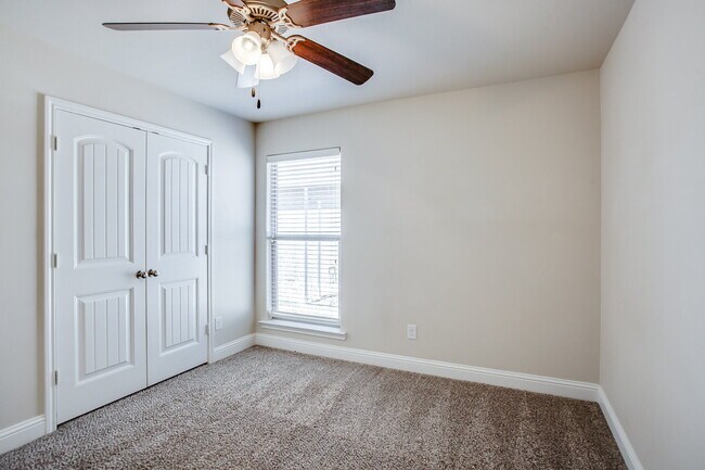 Building Photo - 3-Bedroom Home in Southwest Lubbock!