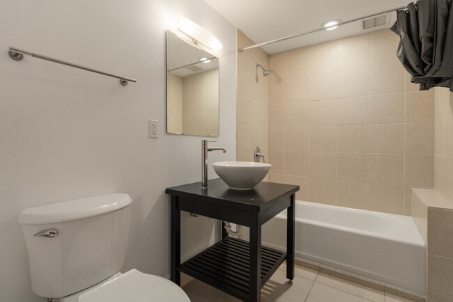 Building Photo - 106 N High St