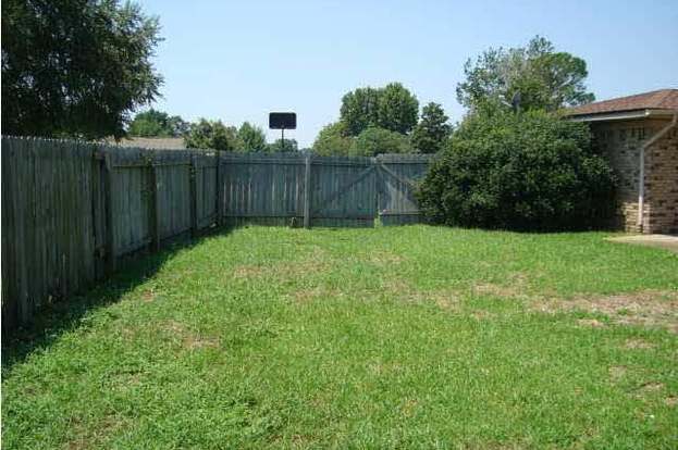 Building Photo - 12081 Longwood Dr