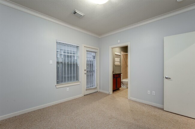 Building Photo - 4430 Center St