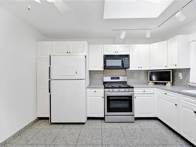 Building Photo - 125 Bertha Pl