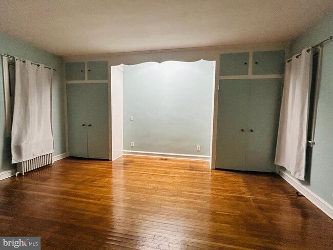 Building Photo - 6561 Maple Ave