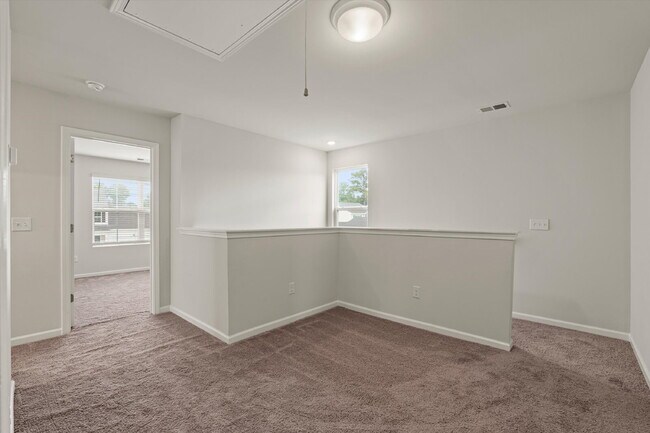 Building Photo - 4 Bedroom, 2.5 baths, with a 2 car garage located in Shell Point Farm.