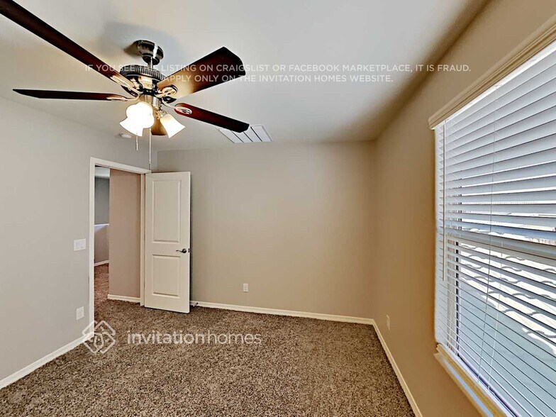 Building Photo - 8019 W Agora Ln