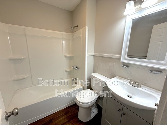 Building Photo - 2225 Celia Ave