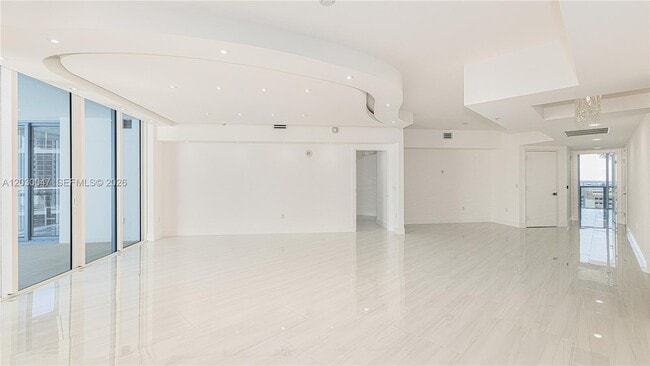Building Photo - 333 Las Olas Way