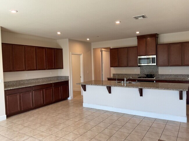 Building Photo - 644 Albany St