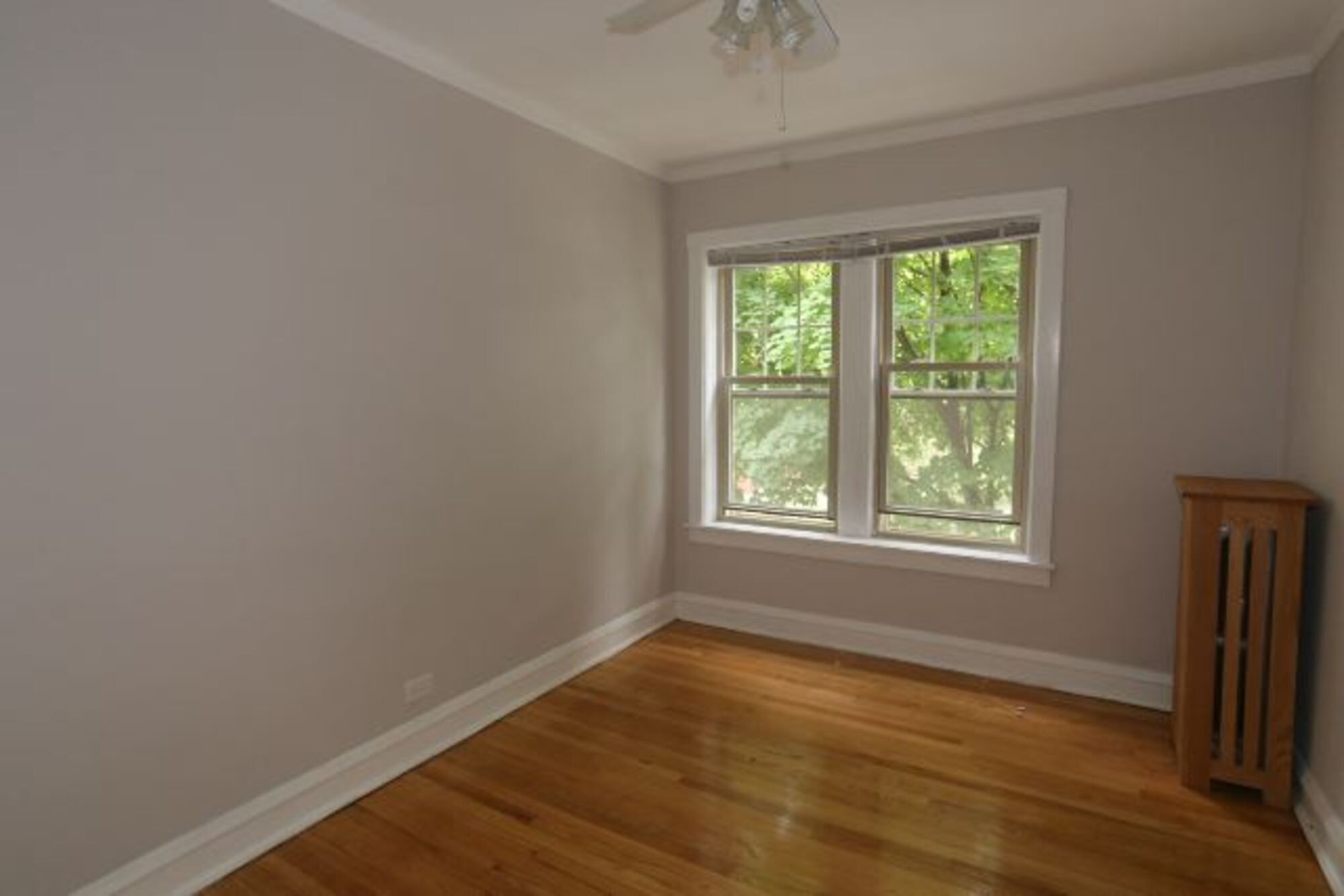 Building Photo - 2220 W Ainslie St