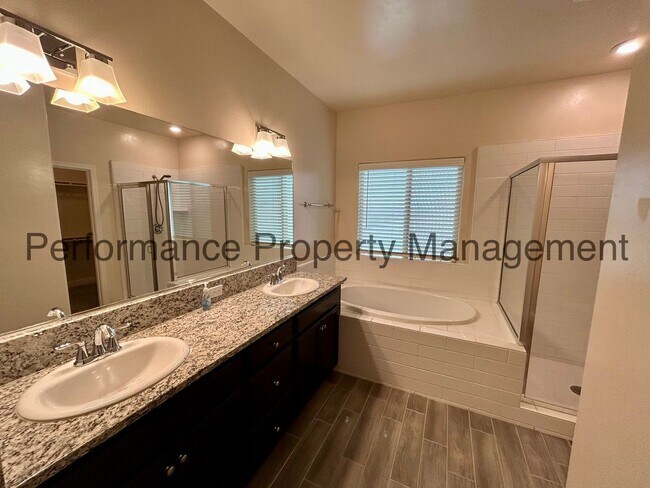 Building Photo - 3608 Oak Lake Ln