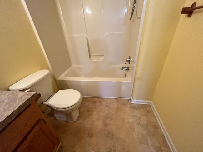 Building Photo - 212 Oak Grove Ave