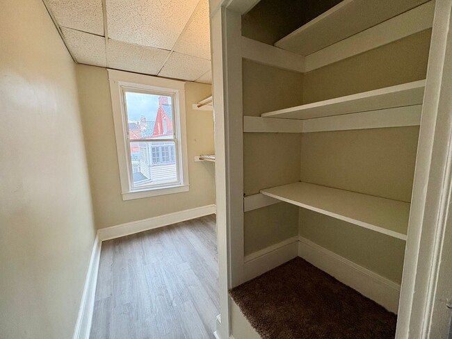 Building Photo - 2 Bedroom 1 Bathroom in Lancaster City!