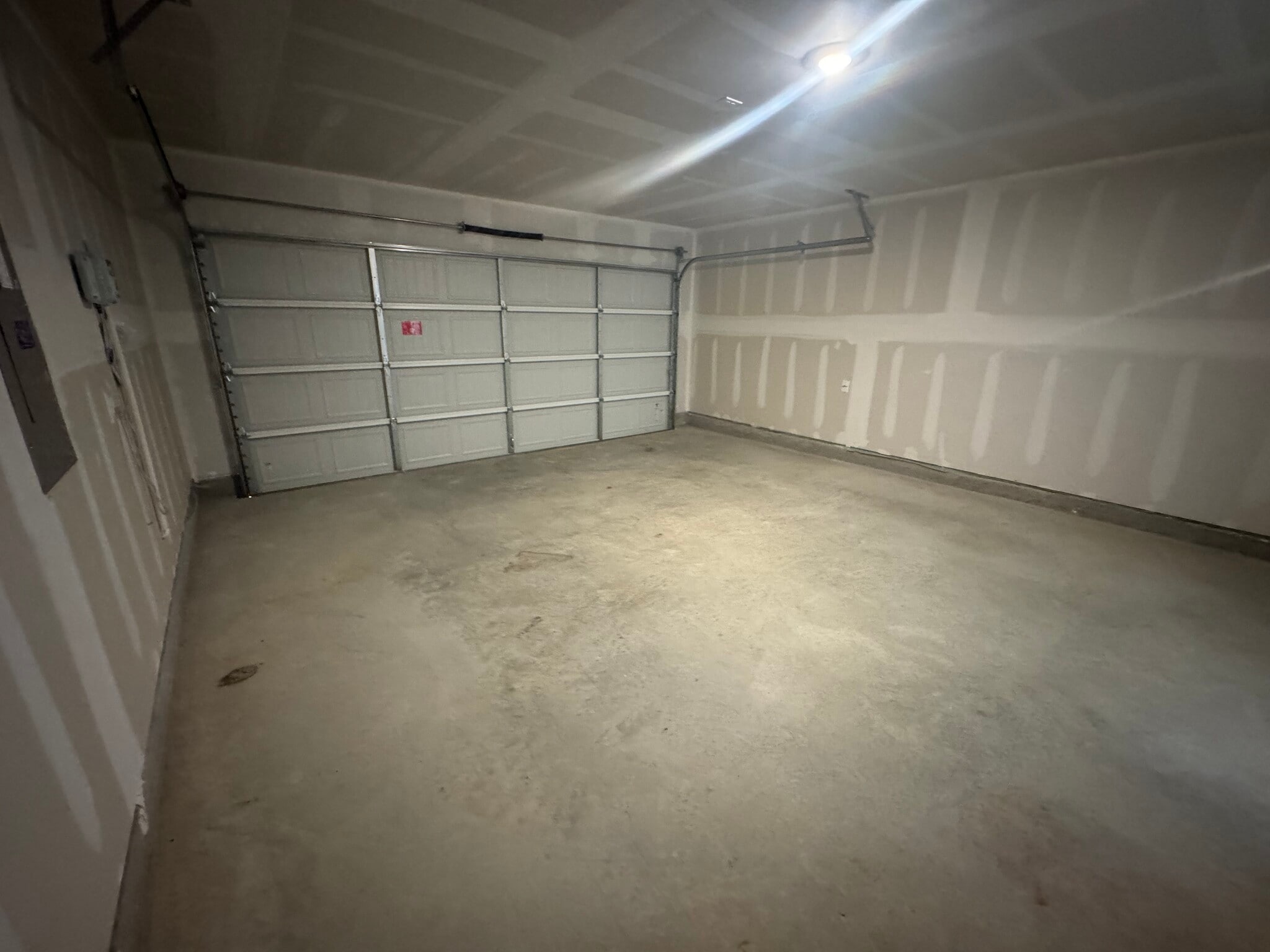 Garage - 14138 Lampard St