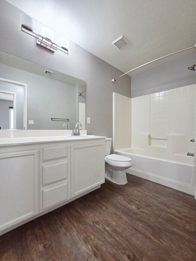 Building Photo - Spacious 3 Bed + Loft & Den with Soaring Ceilings