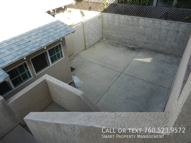 Building Photo - 237 S Ditmar St