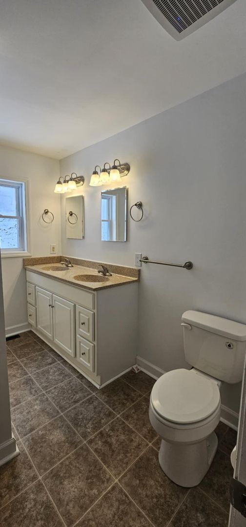 Building Photo - Peaceful Country Living Just Minutes from Nashville!