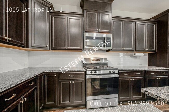 Building Photo - 1005 Lathrop Ln