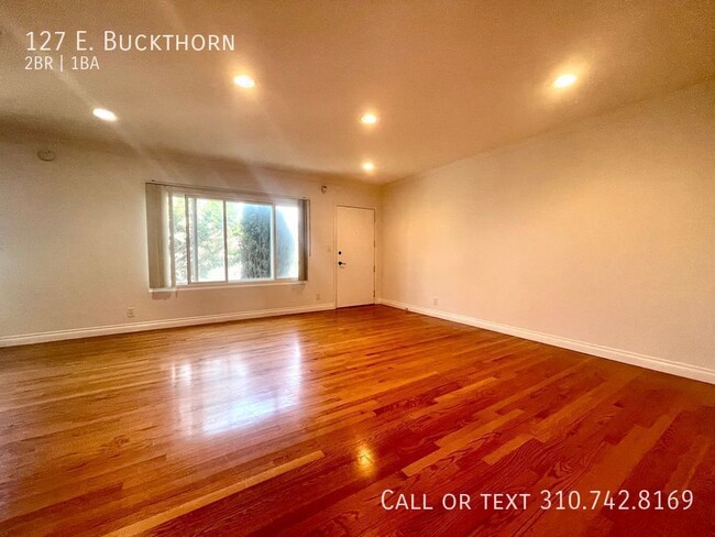 Building Photo - 127 E. Buckthorn-