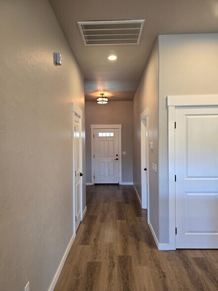 Main Entry - 983 Stonewater Dr