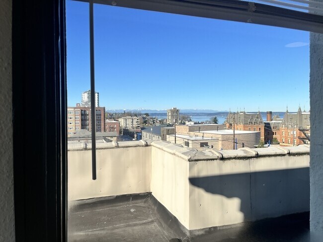 Building Photo - 16 N Broadway St