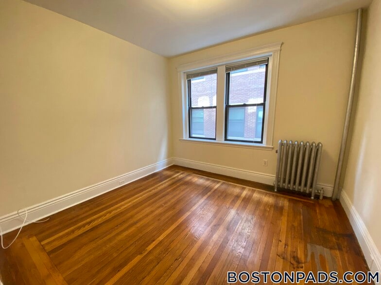 Building Photo - 27 Park Dr