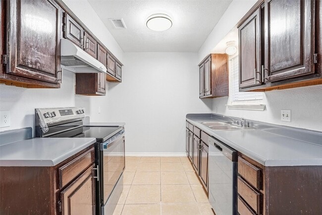 Building Photo - 416 Colonial Pl