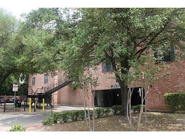 Primary Photo - WATERFORD WEST CAMPUS - 4 BEDROOM - $2800