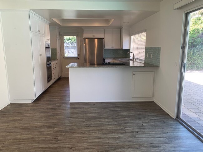 Building Photo - Pool Home with Fireplace & 2-Car Garage