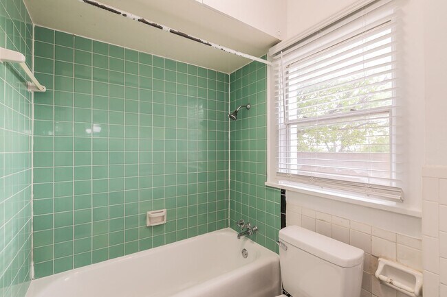 Building Photo - GREAT MONTICELLO 1 Bedroom, 1 Bathroom!!!