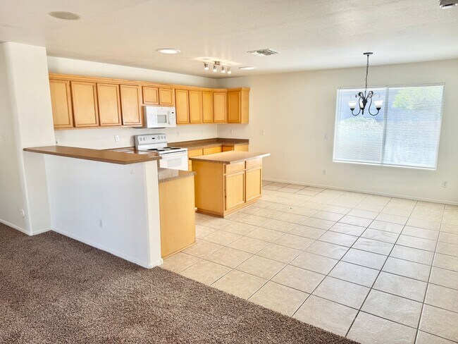 Building Photo - 2106 W Alta Vista Rd