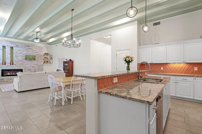 Building Photo - 12364 Desert Dove Ave