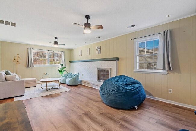 Building Photo - 710 SE Maynard Rd