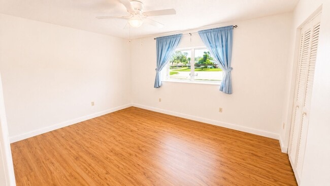 Building Photo - 1624 Whitehead Dr