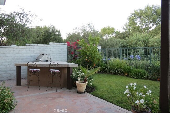 Building Photo - 46 Downfield Way