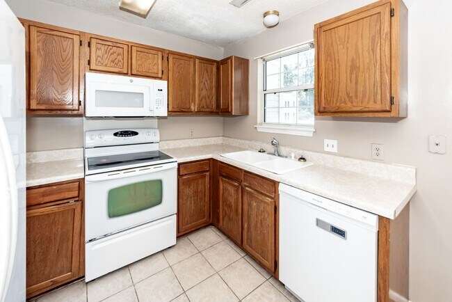 Building Photo - 8408 Battle Forest Dr