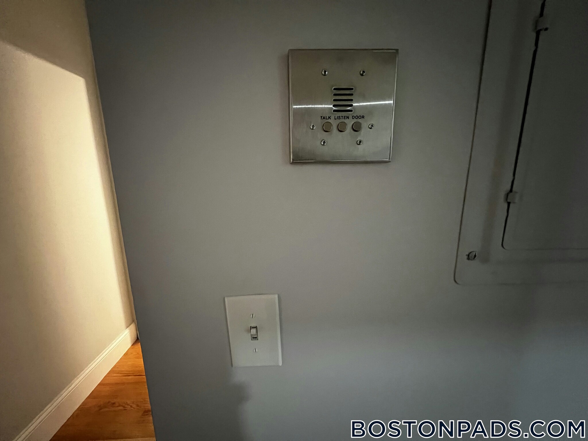 Building Photo - 372 Oxford St