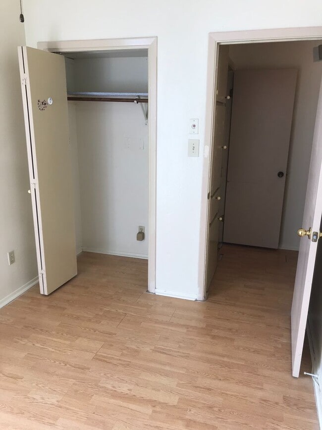 Building Photo - PRE-LEASE 2025/2026: $1600 OR BEST OFFER!!...