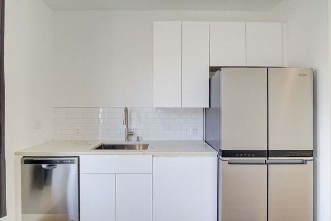 Building Photo - Luxury 3 Bed Townhome in Durham RTP