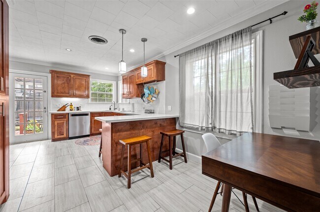 Building Photo - 2311 Addison Rd