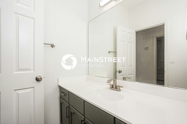 Building Photo - 3 Bedroom Pet-Friendly Home in MEMPHIS, TN with Main Street Renewal