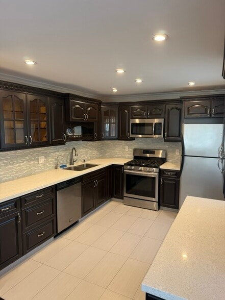 Building Photo - 9406 Via Patricia