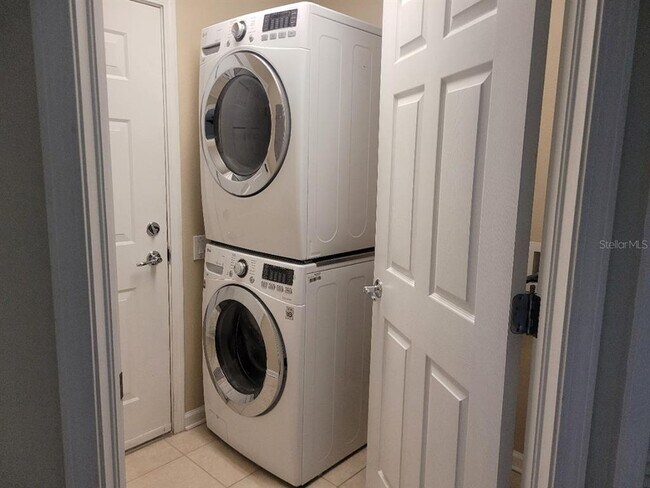 Building Photo - 820 Lantern Way