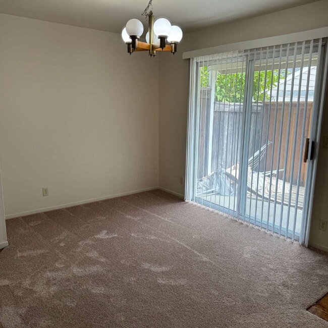 Building Photo - Stonegate living